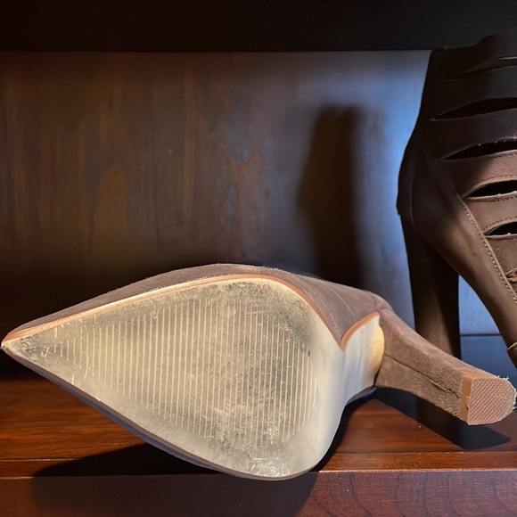 Brown 4” Steve Madden Bootie - Picture 2 of 3